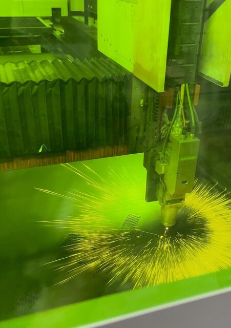 Fiber laser při řezání